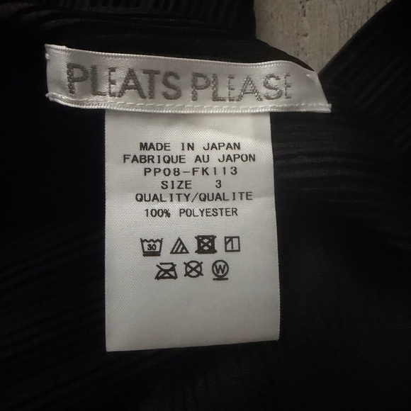 NWOT Issey Miyake PLEATS PLEASE Black Turtleneck - Size JP 3/ US S/M - Picture 2 of 2
